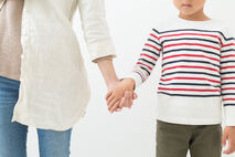 子供を連れて家出するなら何が必要？離婚や親権を有利に進めるための知識と支援策
