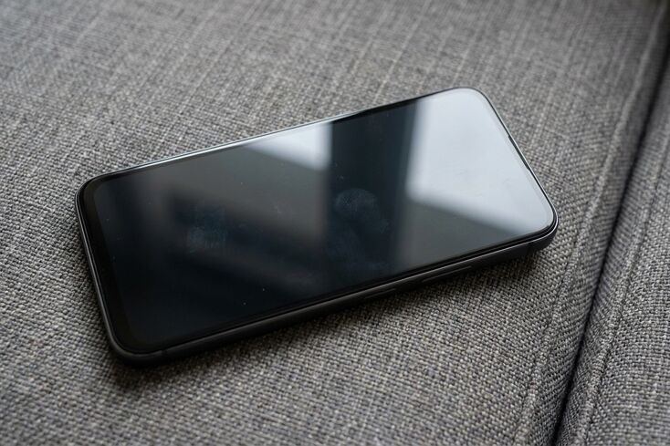 家族が新しいSNSアカウントを隠す理由は？隠したい心理と気になる行動があるときの対処法